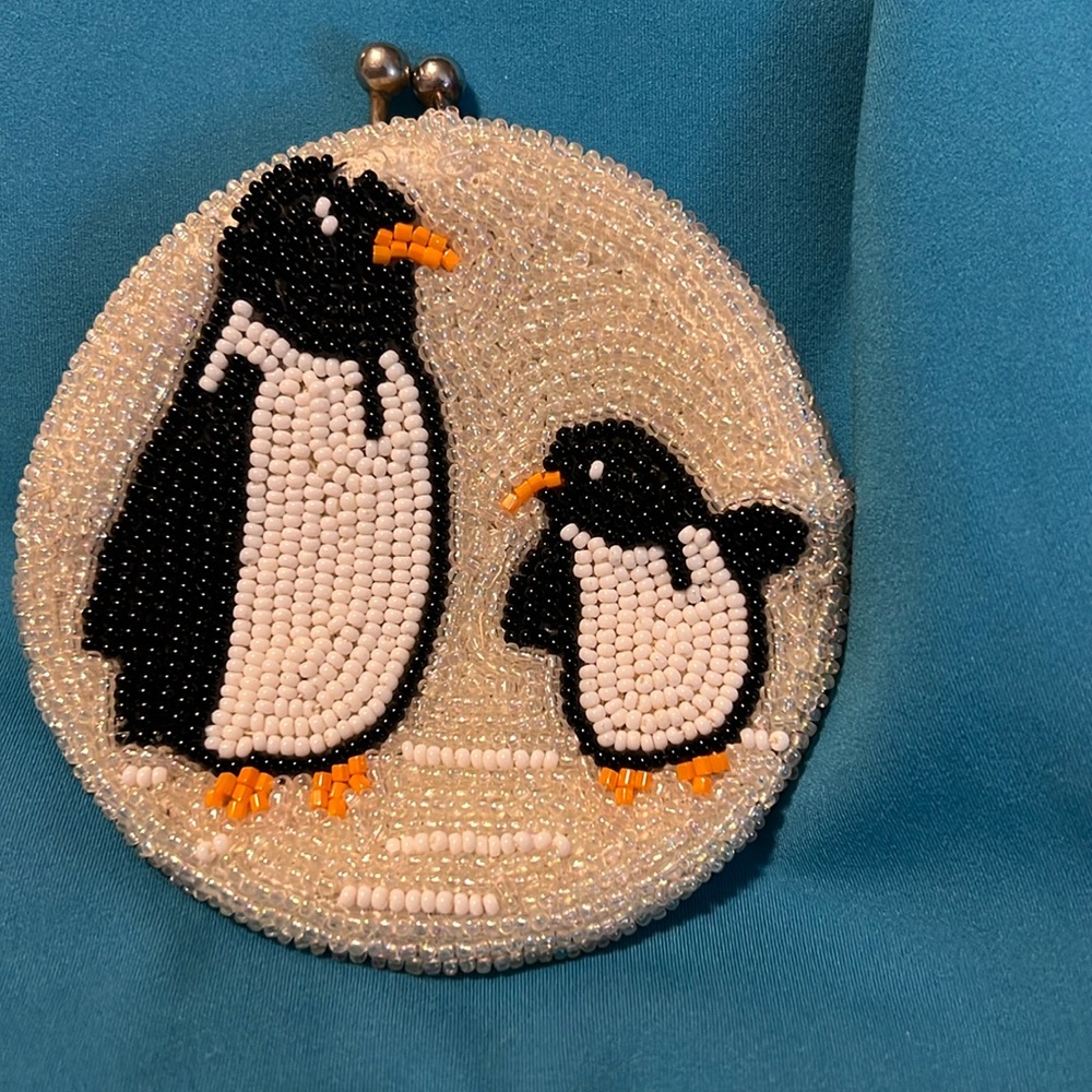 Beautiful, vintage beaded coin purse.